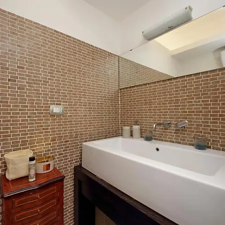 Manzoni Apartment *